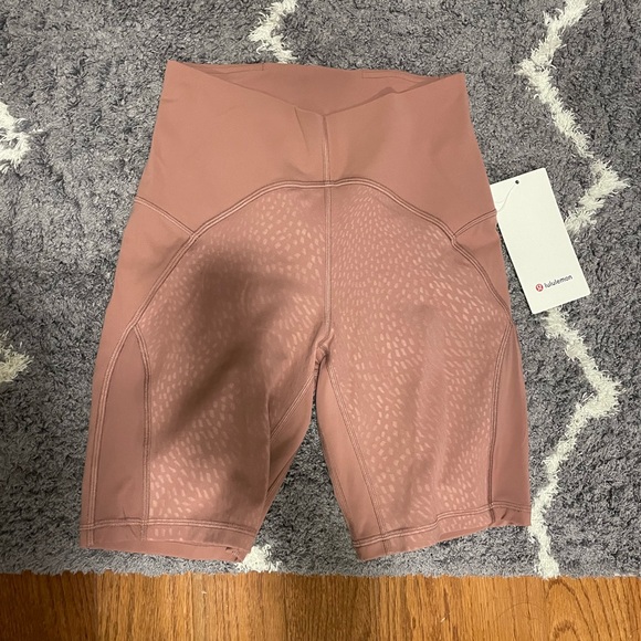 NWT Lululemon Unlimit High Rise Short 8" *Mesh
Spiced Chai size 6 - Picture 6 of 6